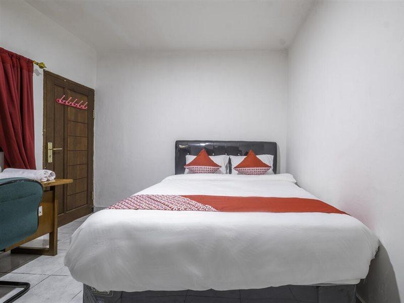 Oyo Life 2391 Baladewa Residence Syariah Karawang Εξωτερικό φωτογραφία