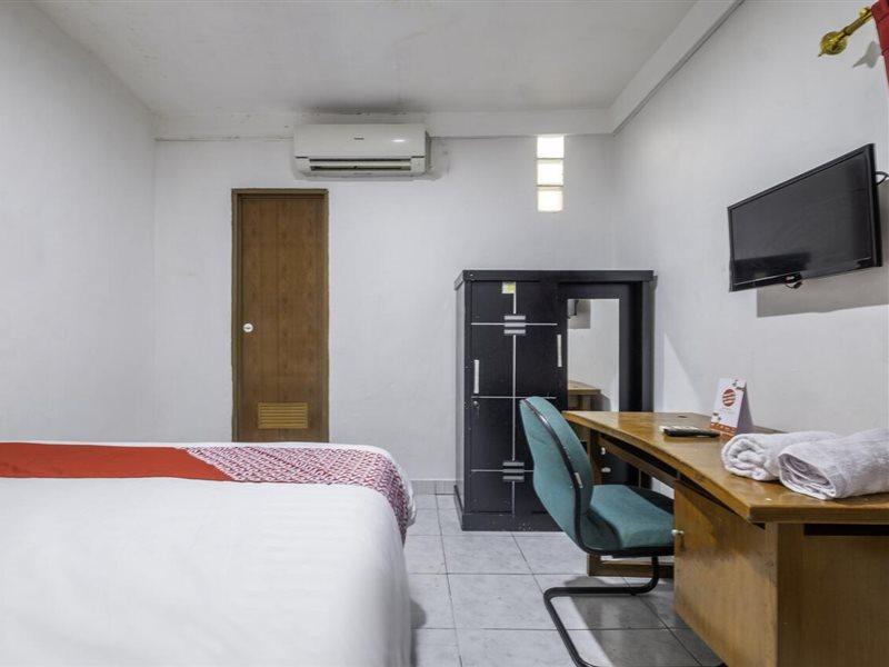 Oyo Life 2391 Baladewa Residence Syariah Karawang Εξωτερικό φωτογραφία