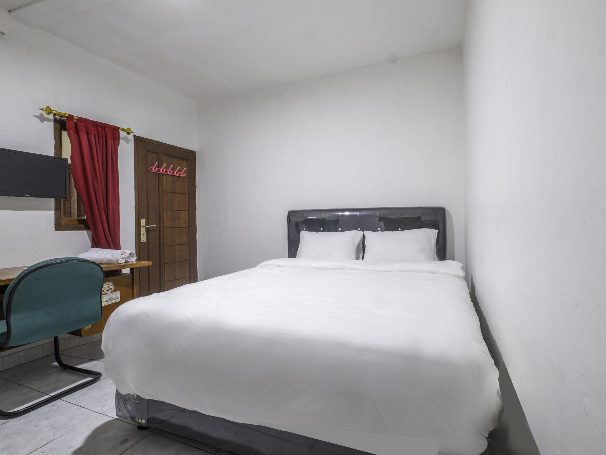 Oyo Life 2391 Baladewa Residence Syariah Karawang Εξωτερικό φωτογραφία