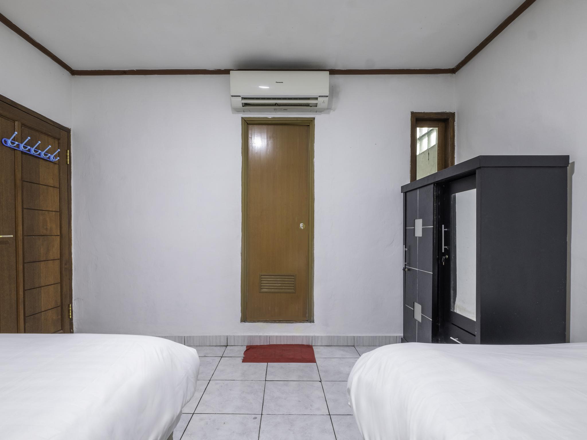 Oyo Life 2391 Baladewa Residence Syariah Karawang Εξωτερικό φωτογραφία