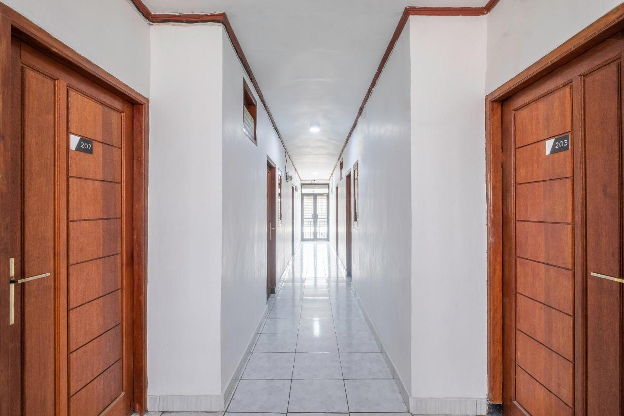 Oyo Life 2391 Baladewa Residence Syariah Karawang Εξωτερικό φωτογραφία
