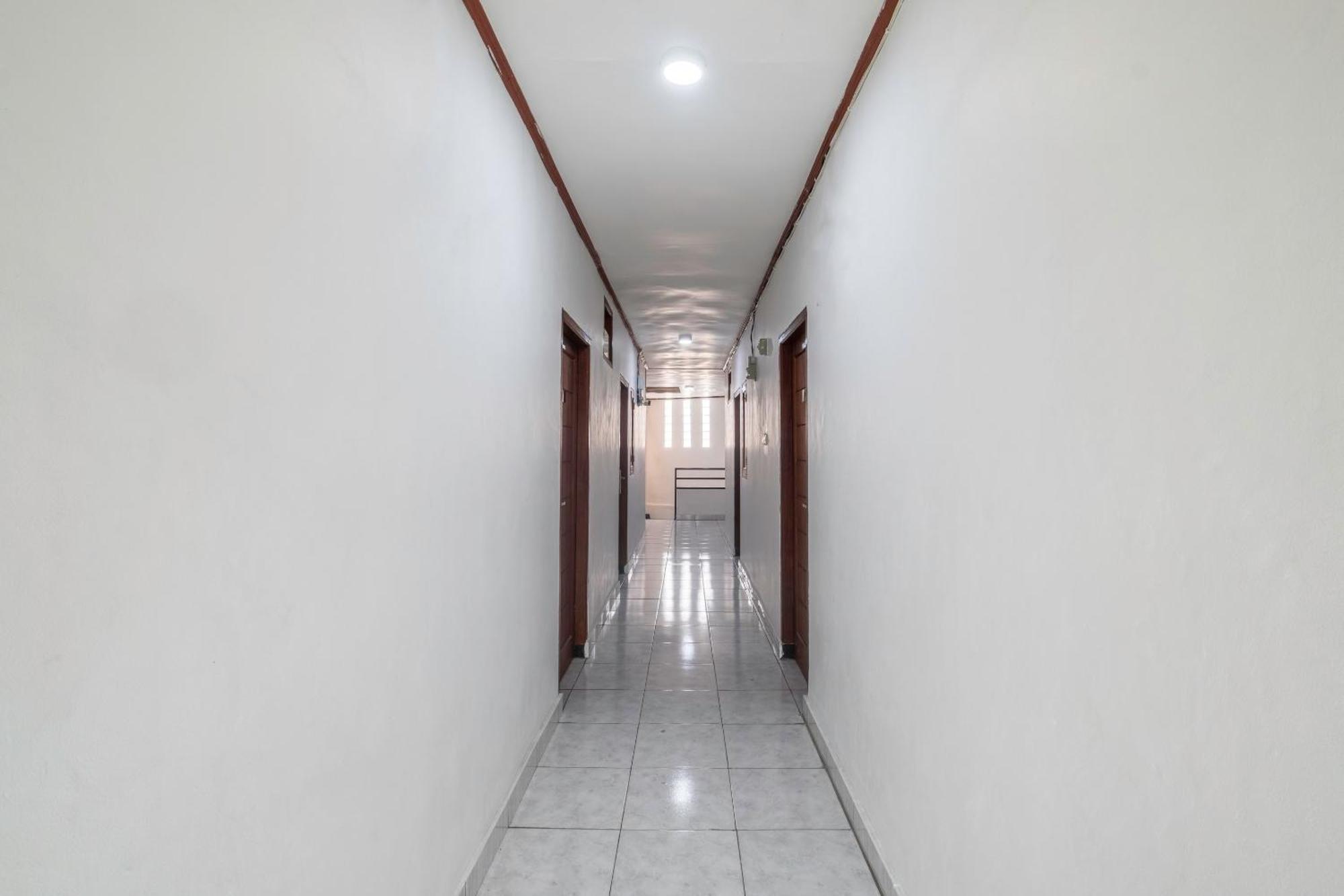 Oyo Life 2391 Baladewa Residence Syariah Karawang Εξωτερικό φωτογραφία