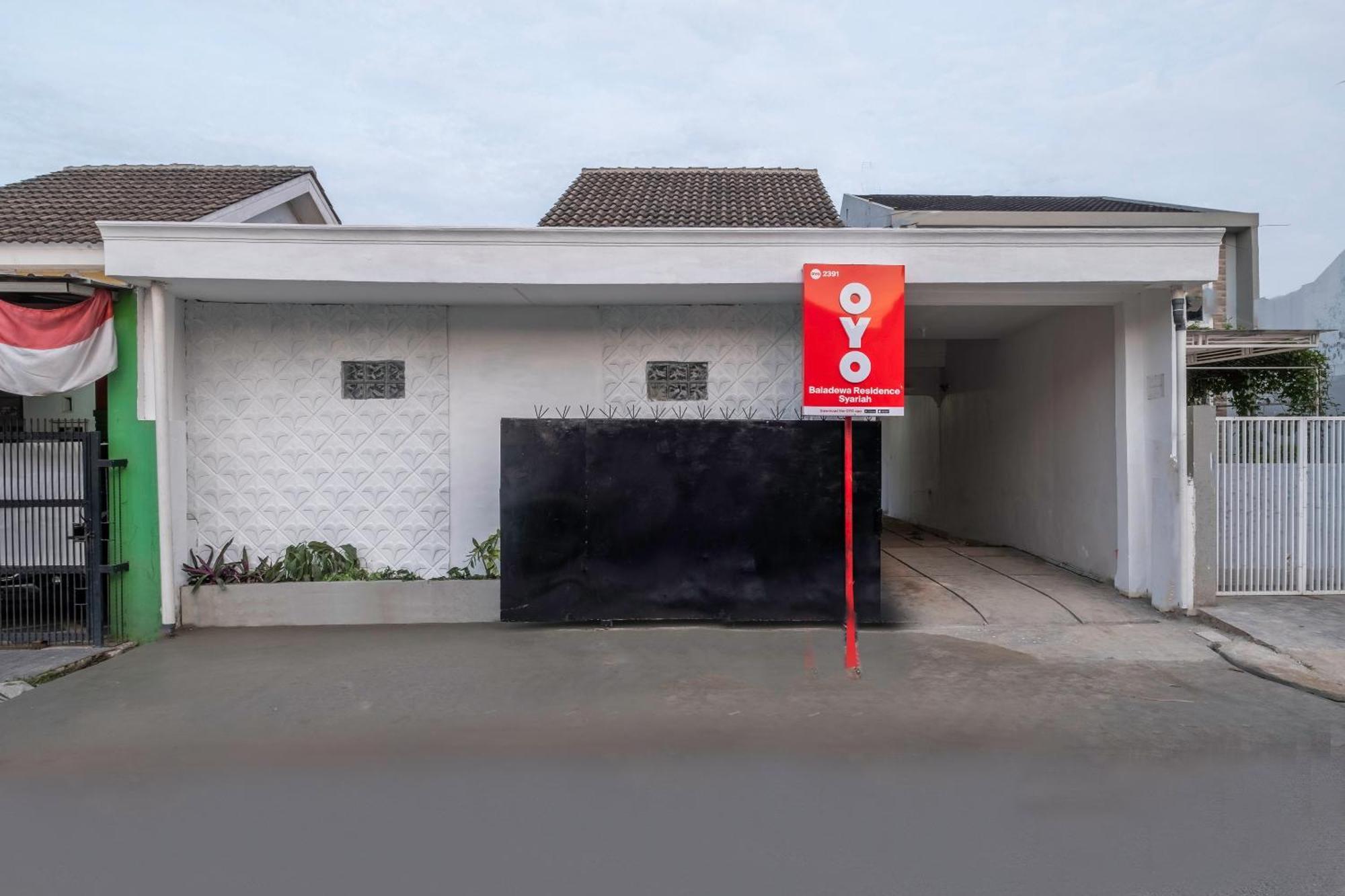 Oyo Life 2391 Baladewa Residence Syariah Karawang Εξωτερικό φωτογραφία