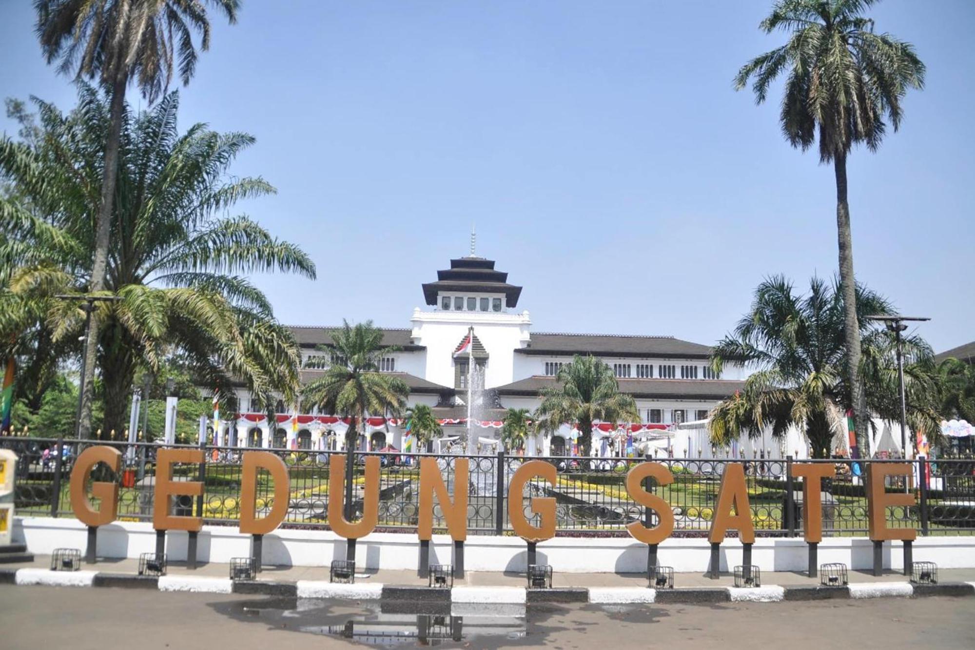 Oyo Life 2391 Baladewa Residence Syariah Karawang Εξωτερικό φωτογραφία